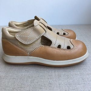 ANITA Girl US 10.5 Beige Leather Slip On Shoes